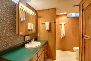 Lakefront Deerwood Home w/ Fire Pit & Grill! - Bathroom