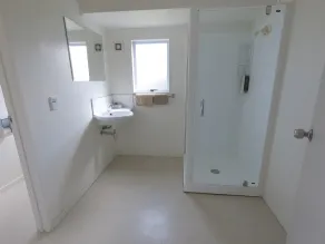 Castle Court Motel - Bathroom
