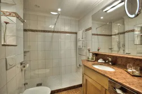 Hotel zum ERDINGER Weißbräu - Bathroom
