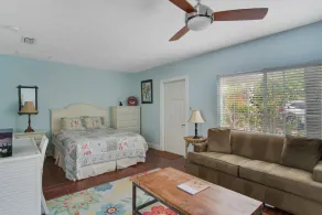 Beach Place Guesthouses - Chambre