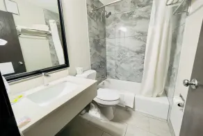 Super 8 by Wyndham Shakopee - Salle de bain