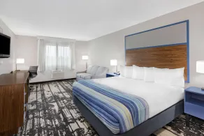 AmericInn by Wyndham Pella - Room