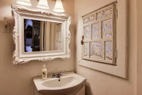Stone Maiden Inn - Bathroom