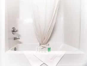 Mountain View Inn - Bathroom