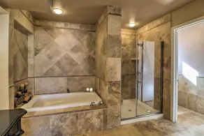 Lavish Family Escape w/ Game Room in Avondale! - Parte interna
