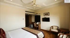 Wingston A TreeHouse Hotel, Mathura - Room