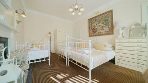 The Old Tramhouse Self Catering Traditional Charming Apartments Located In The Heart Of Historic Stirling For Short-Long Stays In Stirling For Tourism & Events & Contractor Base Stays For Central Belt Area & Open To Book All Year Round - Rom