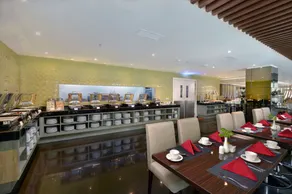 Platinum Adisucipto Hotel & Conference Center - Restaurant
