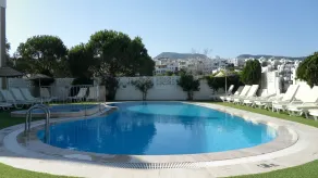 Ozukara Apart 1 - Pool