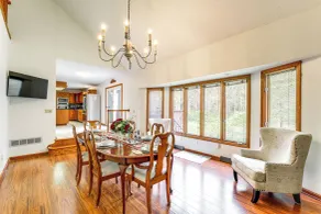 Bike, Fish, Golf & More: Stately Tudor in Mogadore - Interiør
