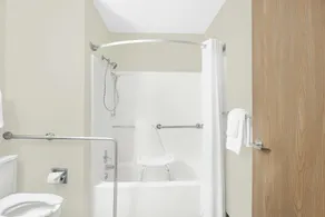 Super 8 by Wyndham Mt Pleasant - Badezimmer