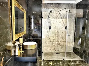 4 on Pritchard Luxury Suites - Bathroom