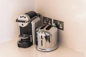 Very Centrally Located Chic one bed Quartermile Apartment - Coffee and/or coffee maker