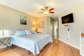 Gulf Views & Pool Access: Bradenton Beach Condo! - Innvendig