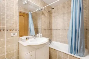 Maison de vacances \"Las Brisas Playa San Juan\" avec vue sur la mer, terrasse partagée et Wi-Fi - Salle de bain