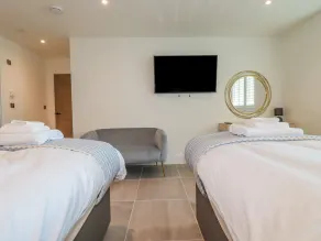 30 Cliff Edge - Quarto