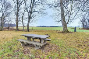 Meadow Edges w/ Yard & Views in Odon - Parte interna