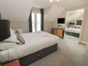 The Deck House - Interior
