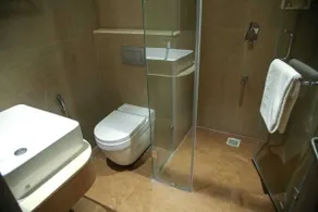 Leaf Hotel - Bathroom