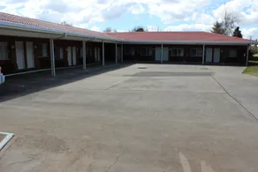 Glen Innes Lodge Motel - Parkering