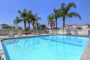Motel 6-Fontana, CA - Piscine