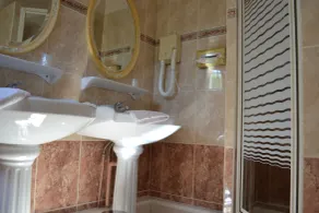 Hôtel Le Castel - Bathroom