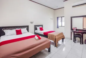 RedDoorz near XT Square 2 - Room