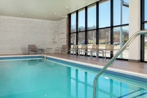 Element by Marriott Moline - Piscine