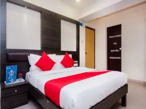 OYO 11855 Phoenix Hotel - Room