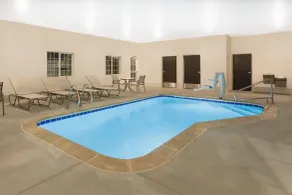 Microtel Inn & Suites by Wyndham Springville - Piscine