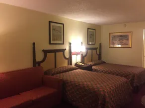 Maple Leaf Inn & Suites - Rum