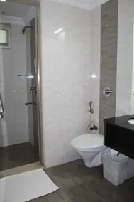 The Lotus Apartment hotel, Burkit Road - Bathroom