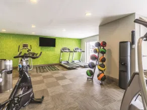 La Quinta Inn & Suites by Wyndham Cleveland - Airport North - Salle de remise en forme