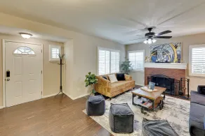 4 Mi to Dtwn: Riverside Gem w/ Pool & Game Room - Innenbereich