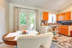 3 Mi to Michigan State: Apt w/ Patio in Lansing! - Intérieur