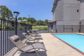 Red Roof Inn & Suites Clinton, MS - Piscine