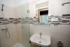 Hévízi Tópark Panzió - Bathroom