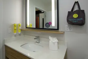 Tru by Hilton Mobile - Bathroom