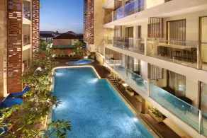 Harper Kuta Hotel by ASTON - Pool