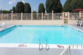 Travelodge by Wyndham Ridgeway Martinsville Area - Piscina