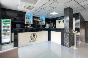 Hotel Boutique 5 - Free parking - Free breakfast - Free internet - EVSE - Reception