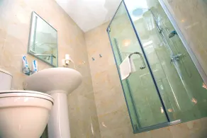 Royal Petrol Hotel - Bathroom