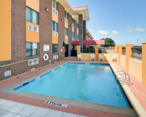 Quality Inn DFW Airport North - Piscine