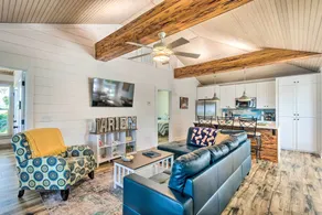 Riverfront Darien Cottage w/ Private Dock! - Interiør