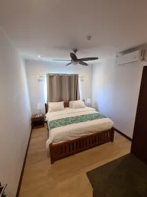 CRYSTAL SHORES Self Catering Apartments - Beau Vallon, Seychelles - Room