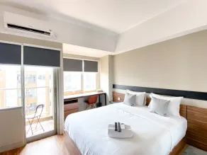 Homey and Simply Look Studio LRT City Jatibening Apartment - Værelse