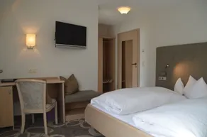 Castell Hotel & Restaurant - Room