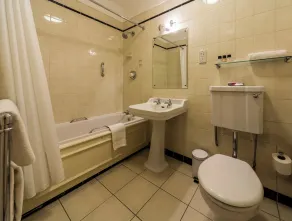 The Old Ship Hotel - Bathroom
