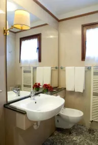 Hotel Daniel - Bathroom