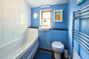 Church Cottage - Bathroom
